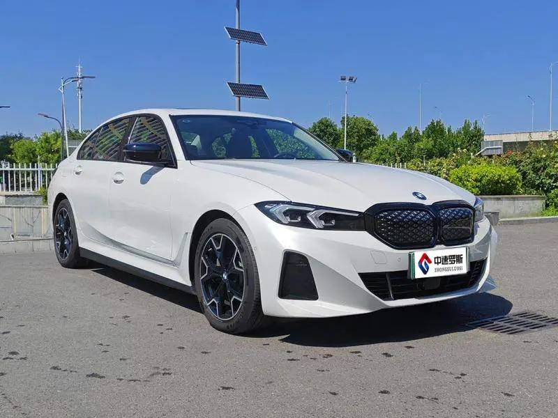 BMW i3 2025 eDrive 40 L Night Edition — 3
