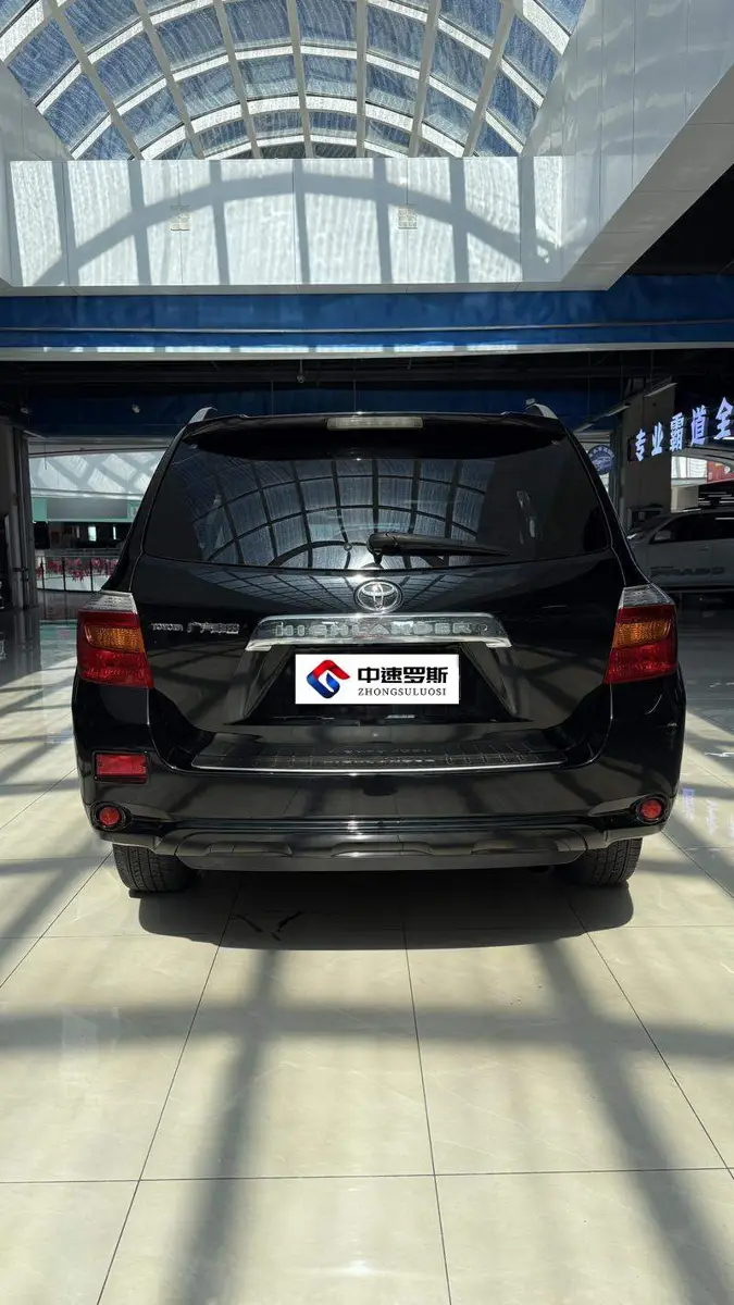 Highlander 2011 2.7L 2WD 7-seat luxury version — 4