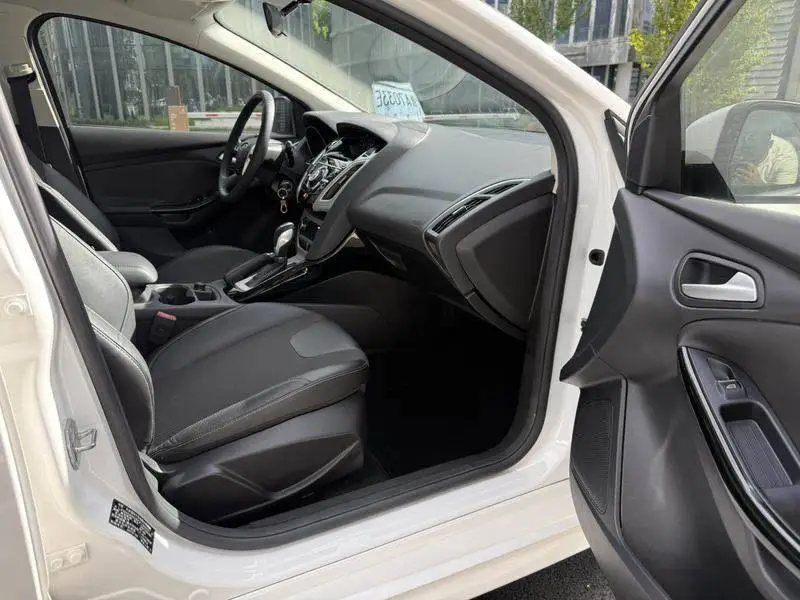 Fox 2012 Hatchback 2.0L Automatic Luxury Sports — 14