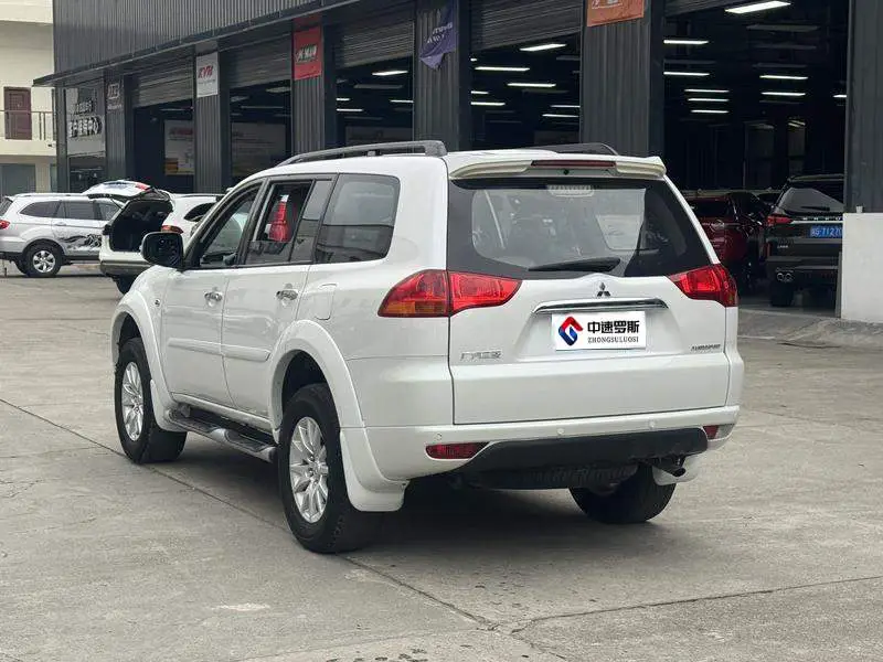 Pajero Sport 2013 3.0L Automatic 4WD Executive Edition — 4