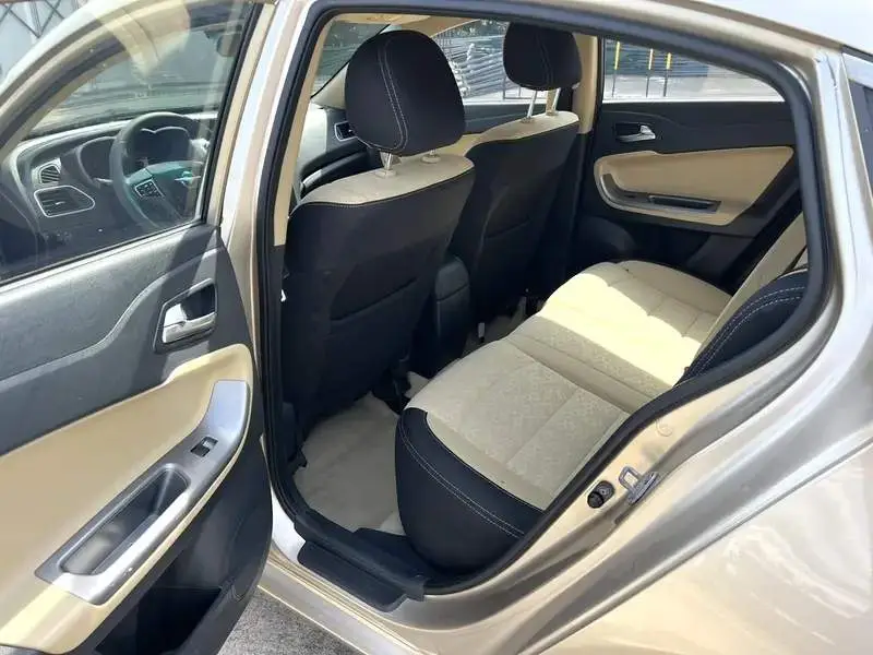 Familia 2014 M5 1.6L Automatic Elite — 7