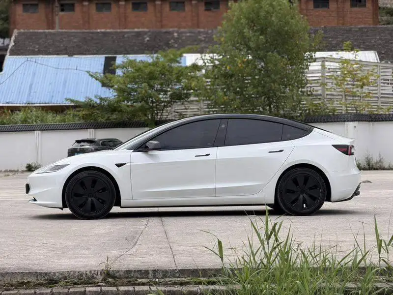 Model 3 2023 rear-wheel drive version — 3