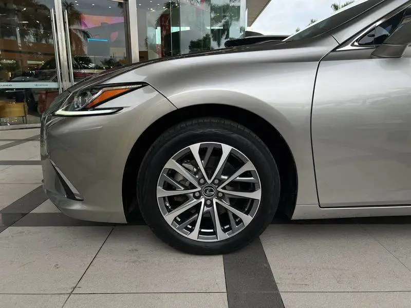 Lexus ES 2022 200 Excellence Edition — 6