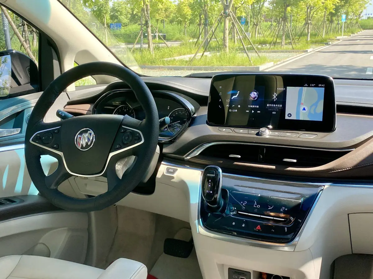 Buick GL8 2021 Land Business Class 652T Luxury — 13