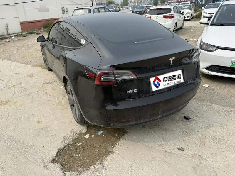 Model 3 2022 rear-wheel drive version — 4