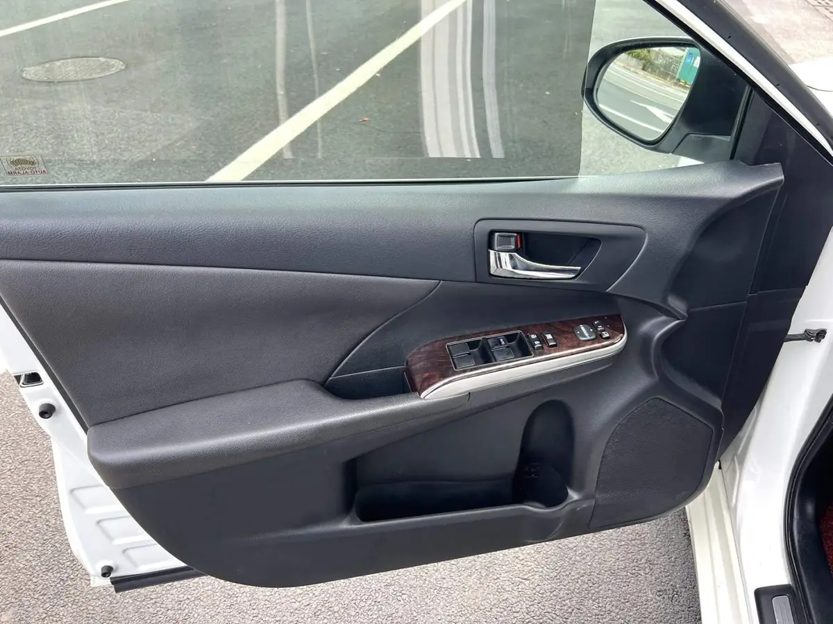 Camry 2015 2.5G Luxury Navigation Edition — 12