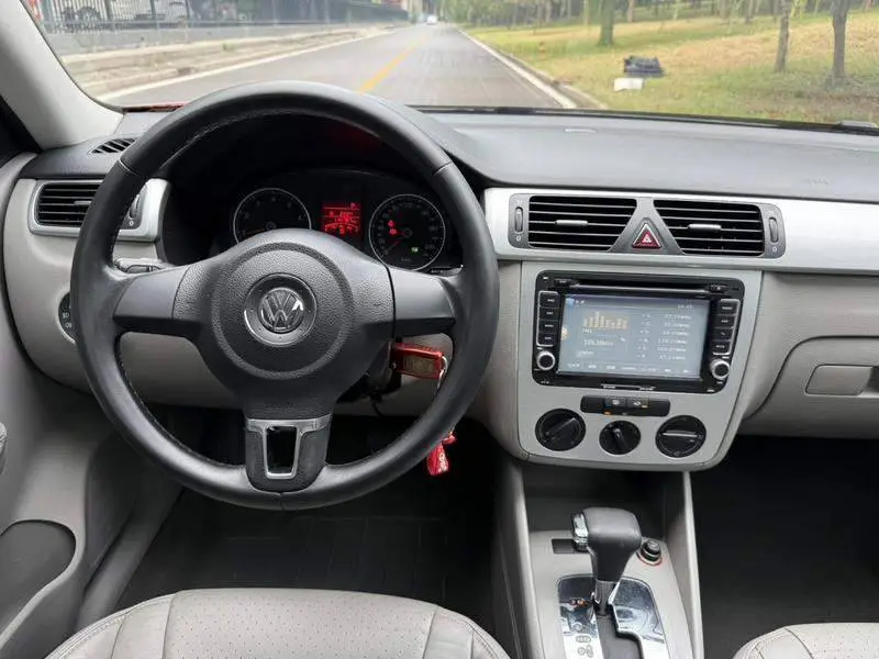 Bora 2011 1.6L Automatic Comfort — 13