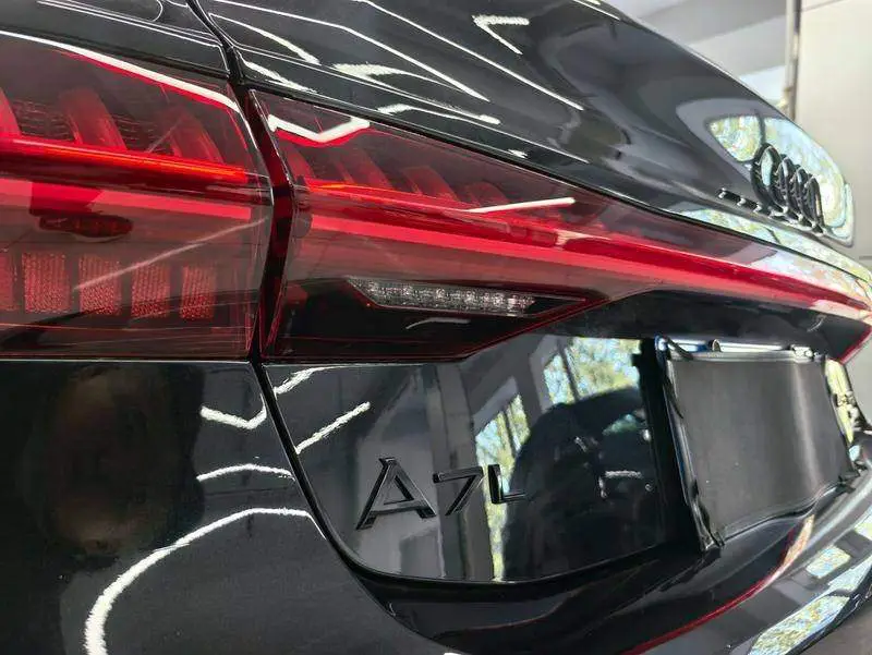 Audi A7L 2024 45 TFSI quattro S-line Shadow Warrior Edition — 9