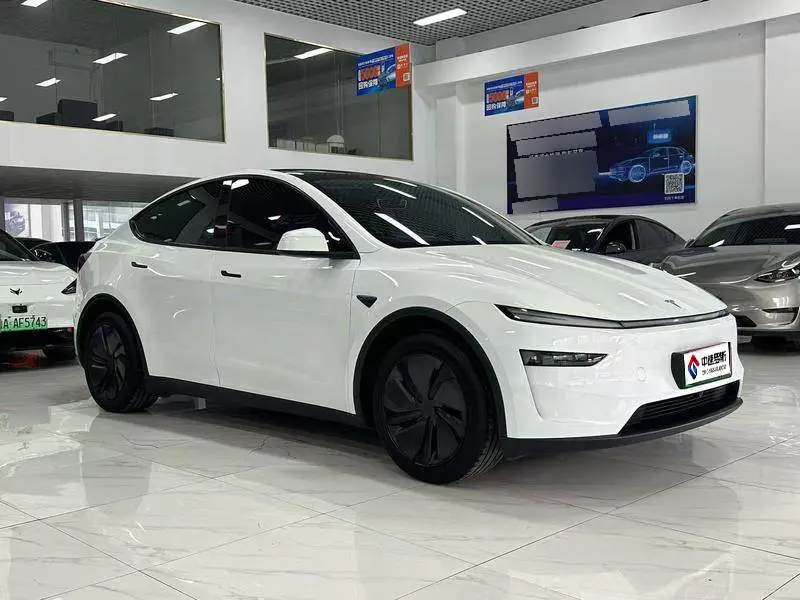 Model Y 2025 rear-wheel drive version — 3