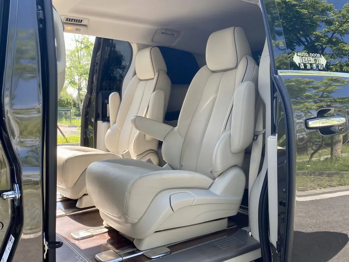 Buick GL8 2021 Land Business Class 652T Luxury — 17