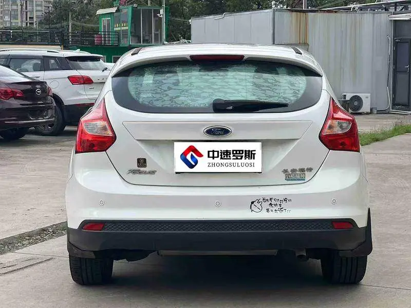 Fox 2012 Hatchback 1.6L Automatic Fashion Edition — 5