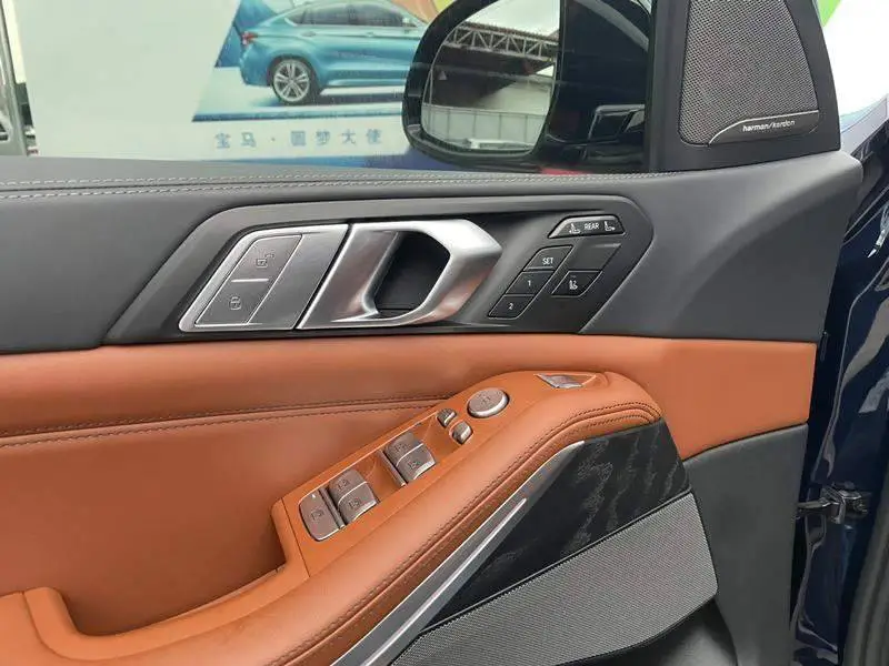 BMW X7 2021 xDrive40i Premium M Sport Package — 19