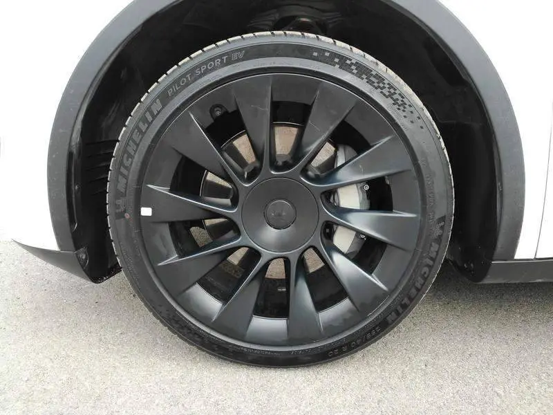 Model Y 2024 rear-wheel drive version — 13