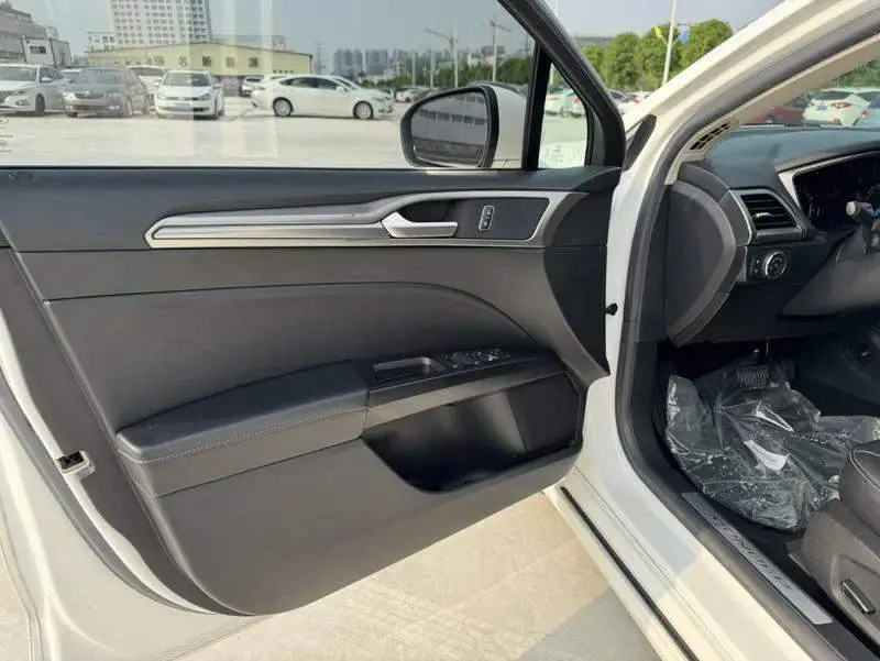 Mondeo 2017 EcoBoost 200 Luxury — 16