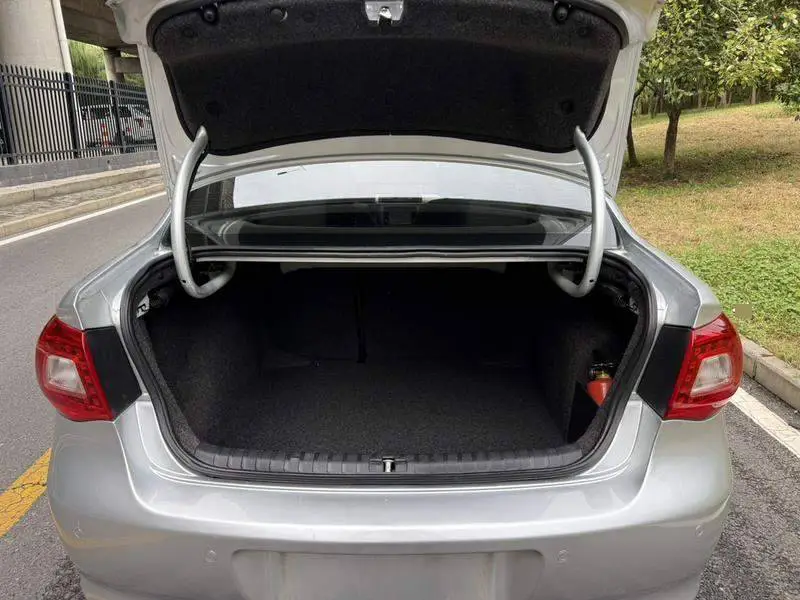 Bora 2011 1.6L Automatic Comfort — 19