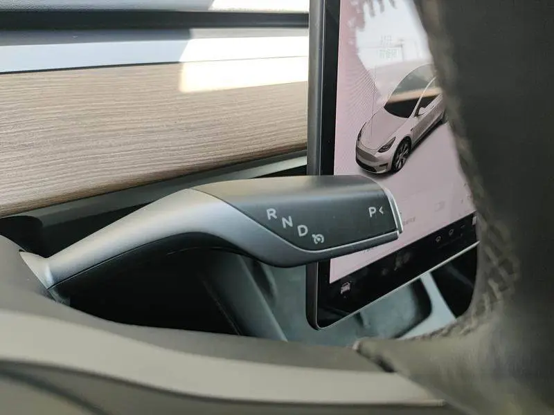 Model Y 2021 Long Range All-Wheel Drive — 14
