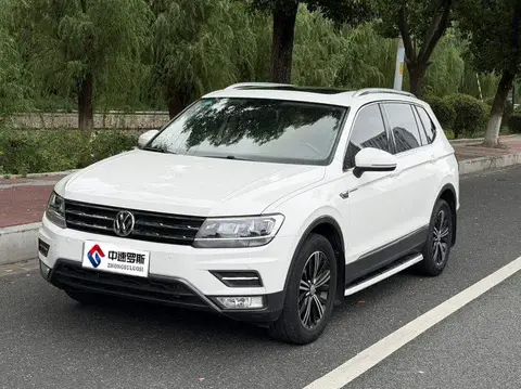 Tiguan L 2019 330TSI Automatic 2WD Panoramic Comfort Edition National VI