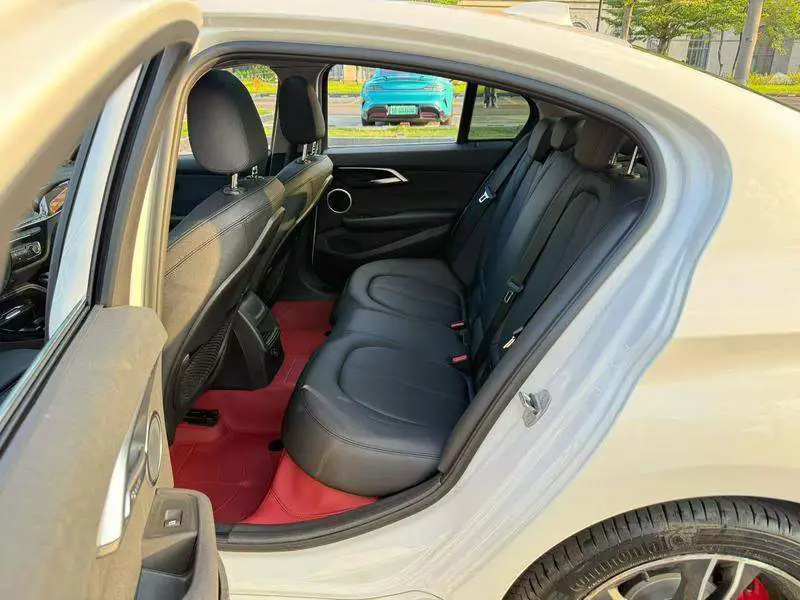 BMW 1 Series 2018 118i Sports — 9