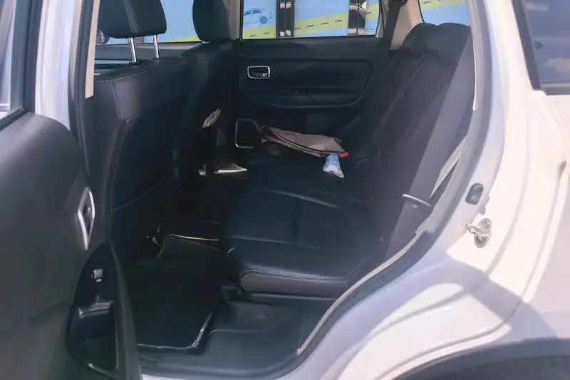 Outlander 2018 2.0L 2WD Jiale Edition 7 Seaters — 8